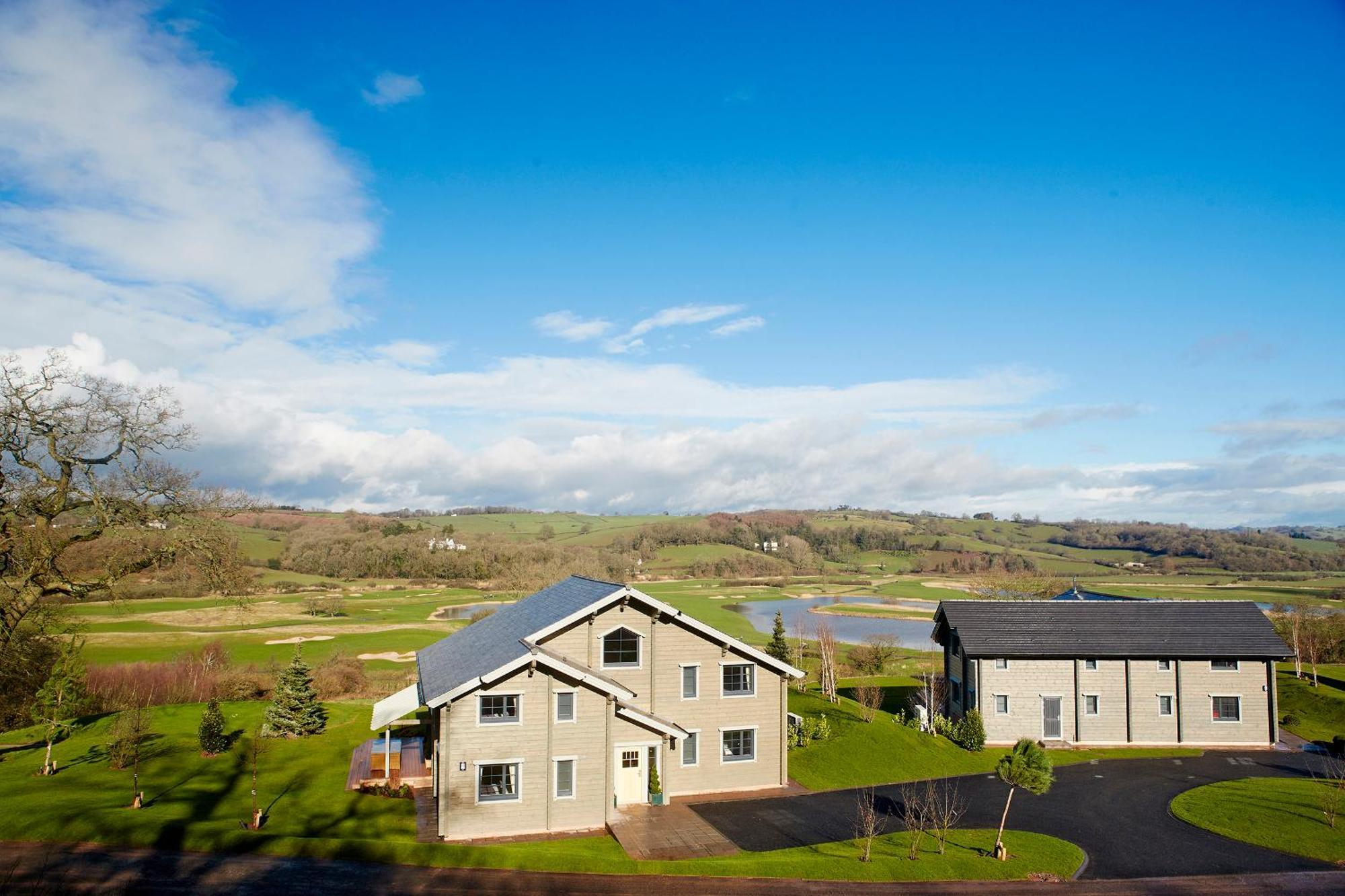 Hunter Lodges By Celtic Manor Newport  Esterno foto