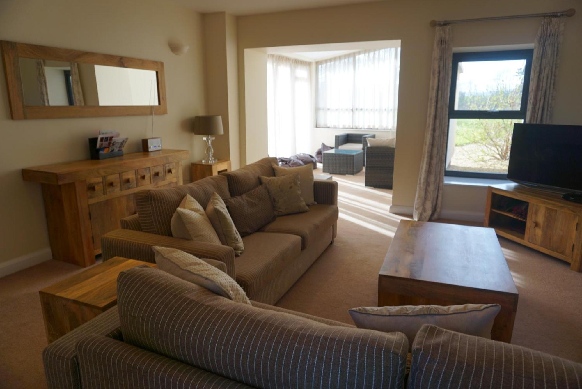 Hunter Lodges By Celtic Manor Newport  Esterno foto