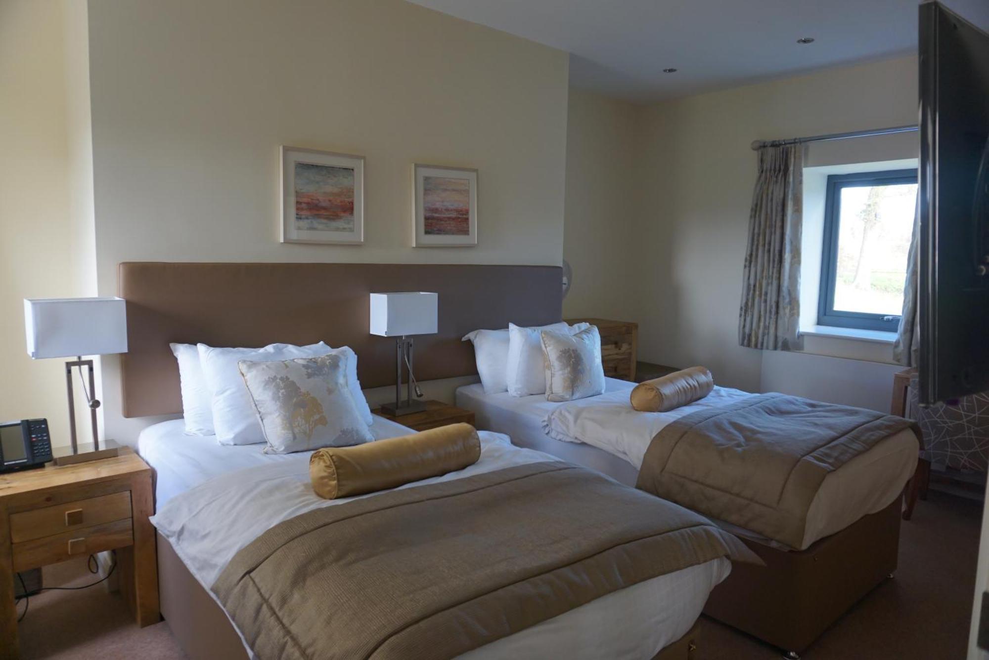 Hunter Lodges By Celtic Manor Newport  Esterno foto