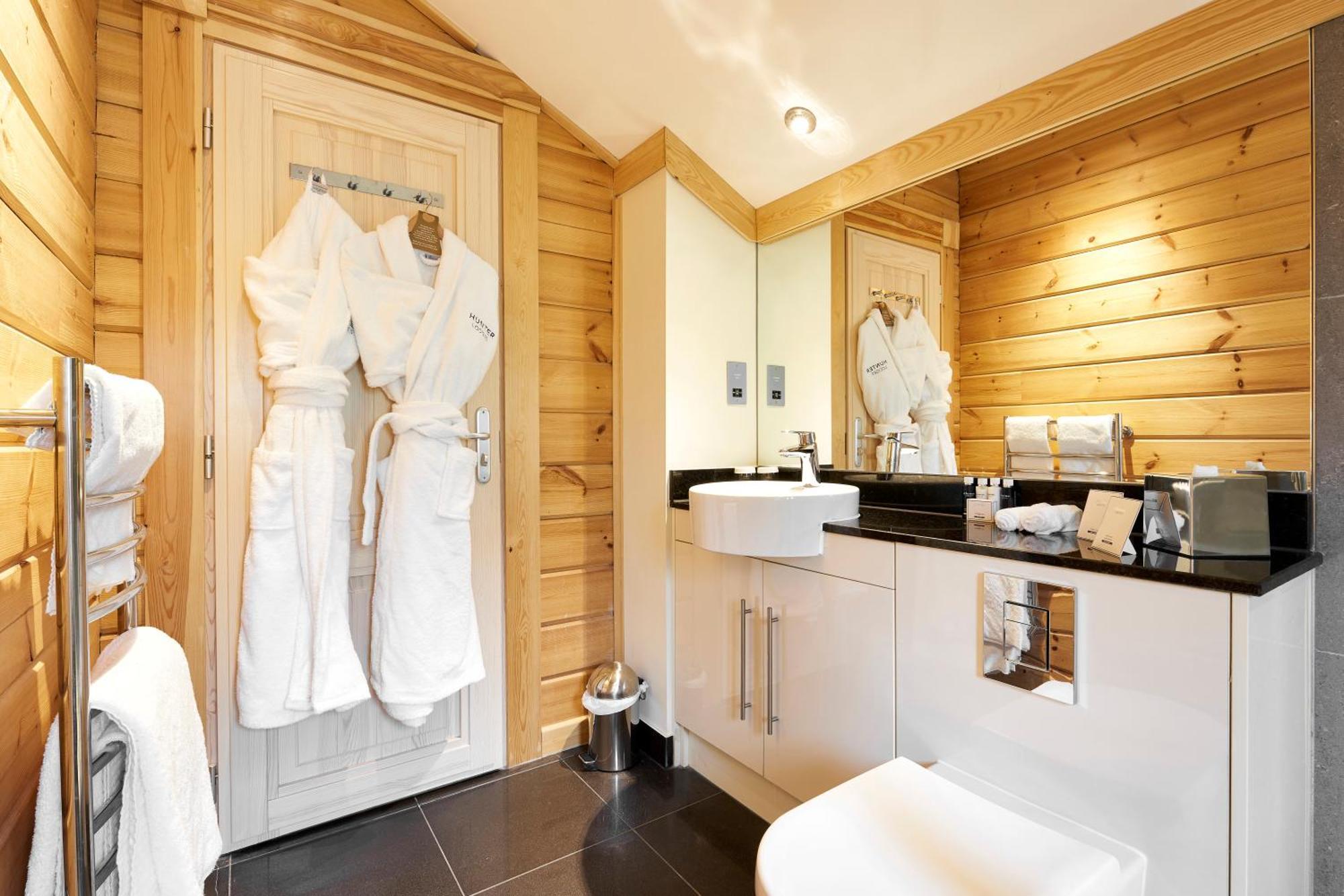 Hunter Lodges By Celtic Manor Newport  Esterno foto